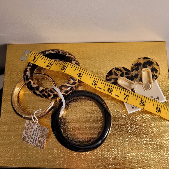 Three Bangles - Leopard Print and Gold (great look with matching necklace) ✨ - Picture 4 of 5